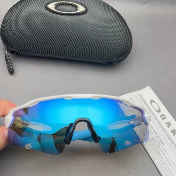 Oakley Polarized Sports Sunglasses - Picture 1 of 5